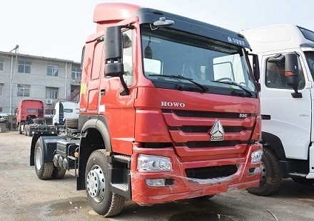 40-60 톤 로딩 용량 표준 Euro2 Sinotruk HOWO 4X2 트랙터 트럭