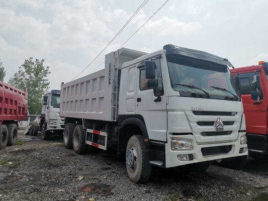 중고 Sinotruk HOWO 샤크만 덤프 티퍼 아프리카 6×4 드라이브 휠 300L 연료 탱커