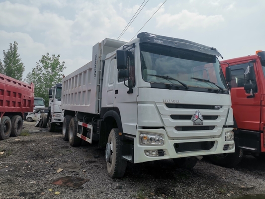 중고 Sinotruk HOWO 샤크만 덤프 티퍼 아프리카 6×4 드라이브 휠 300L 연료 탱커