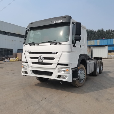 사용중인 Sinotruk HOWO 6X4 375HP 중량 트랙터 엔진 용량이 &gt; 8L의 트럭