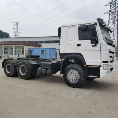 사용중인 Sinotruk HOWO 6X4 375HP 중량 트랙터 엔진 용량이 &gt; 8L의 트럭