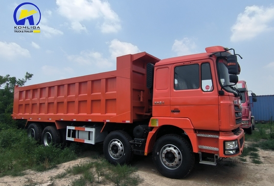 사용 된 8X4 샤크만 덤프 트럭 타이어 인증 GCC 16tons 부하 용량 후방 축