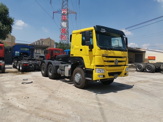 로딩 용량 40-60 톤 Sinotruk HOWO 6X4 3 축 트랙터 트럭 아프리카 수요