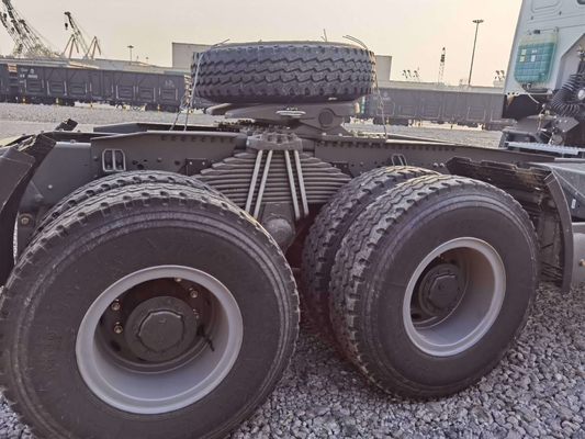 시노트룩 HOWO 6*4 420HP 트레일러 헤드 트럭 6800*2500*3200mm 크기의 트랙터 트럭