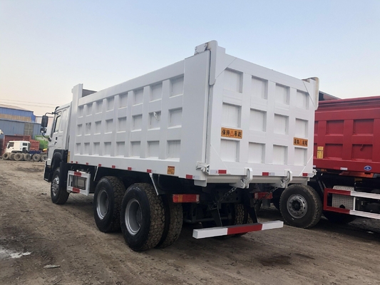 사용된 시니트룩 HOWO 6X4 10 바퀴 30t 덤퍼 트럭 Zz3257n3847A 300L 연료 탱크