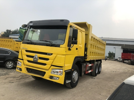 사용된 시니트룩 HOWO 6X4 10 바퀴 30t 덤퍼 트럭 Zz3257n3847A 300L 연료 탱크