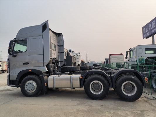 중고 Sinotruk HOWO 트랙터 트레일러 헤드 6X4 Hw19710 기어박스와 트랙터 트럭