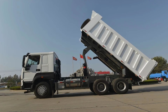 반사 타이어 설계 사용 된 Sinotruk HOWO 6X4 팅퍼 트럭 HW19710 변속기