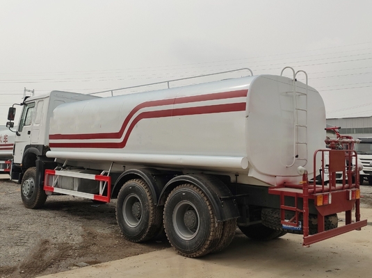 30T 유료 화물 사용 물 트럭 탱크 시노트럭 HOWO 6X4 10 바퀴 375HP 20000 리터