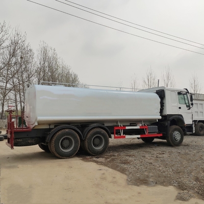 시노트럭 HOWO 371HP 6X4 물 탱크 트럭 엔진 용량&gt; 8L 및 내구성 설계