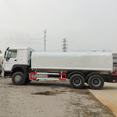 시노트럭 HOWO 371HP 6X4 물 탱크 트럭 엔진 용량&gt; 8L 및 내구성 설계