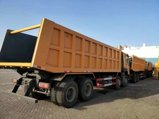 351-450hp HOWO 8X4 12 바퀴와 300L 연료 탱크와 함께 무거운 직무 덤퍼